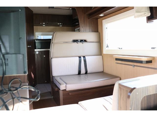 カムロード キャンピングカー キャブコン バンテック コルドリーブス 家庭用エアコン ポータブルバッテリー トリプルサブバッテリー FFヒーター 電子レンジ 冷蔵庫 マックスファン 温水ボイラー(4枚目)