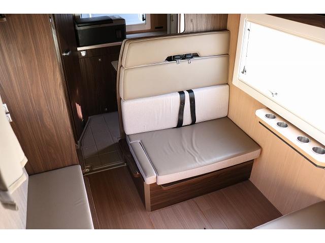 カムロード キャンピングカー キャブコン バンテック コルドリーブス 家庭用エアコン ポータブルバッテリー トリプルサブバッテリー FFヒーター 電子レンジ 冷蔵庫 マックスファン 温水ボイラー(6枚目)