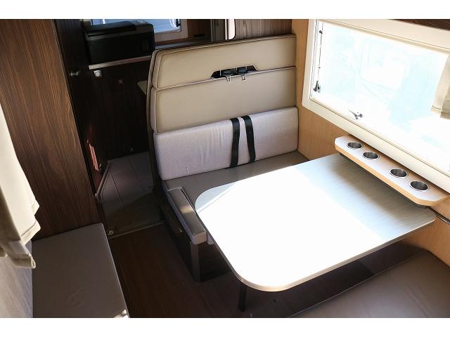 カムロード キャンピングカー キャブコン バンテック コルドリーブス 家庭用エアコン ポータブルバッテリー トリプルサブバッテリー FFヒーター 電子レンジ 冷蔵庫 マックスファン 温水ボイラー(12枚目)