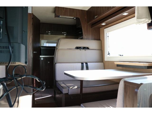 カムロード キャンピングカー キャブコン バンテック コルドリーブス 家庭用エアコン ポータブルバッテリー トリプルサブバッテリー FFヒーター 電子レンジ 冷蔵庫 マックスファン 温水ボイラー(15枚目)