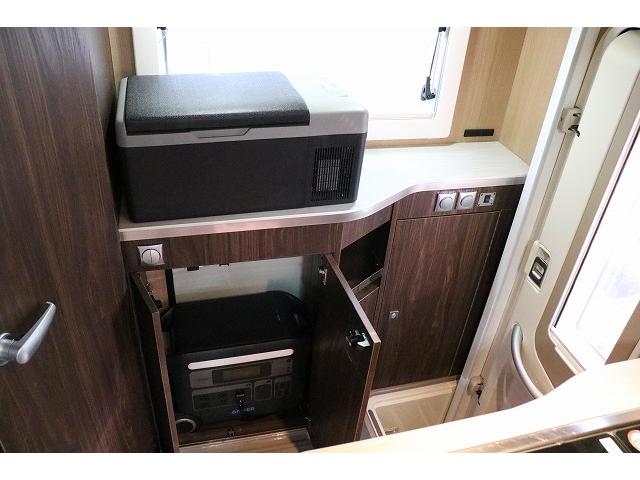 カムロード キャンピングカー キャブコン バンテック コルドリーブス 家庭用エアコン ポータブルバッテリー トリプルサブバッテリー FFヒーター 電子レンジ 冷蔵庫 マックスファン 温水ボイラー(17枚目)