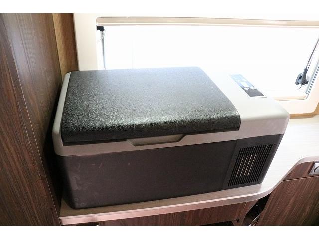 カムロード キャンピングカー キャブコン バンテック コルドリーブス 家庭用エアコン ポータブルバッテリー トリプルサブバッテリー FFヒーター 電子レンジ 冷蔵庫 マックスファン 温水ボイラー(18枚目)