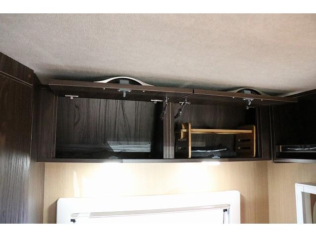 カムロード キャンピングカー キャブコン バンテック コルドリーブス 家庭用エアコン ポータブルバッテリー トリプルサブバッテリー FFヒーター 電子レンジ 冷蔵庫 マックスファン 温水ボイラー(22枚目)