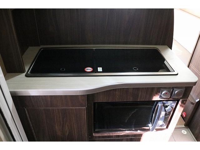 カムロード キャンピングカー キャブコン バンテック コルドリーブス 家庭用エアコン ポータブルバッテリー トリプルサブバッテリー FFヒーター 電子レンジ 冷蔵庫 マックスファン 温水ボイラー(23枚目)