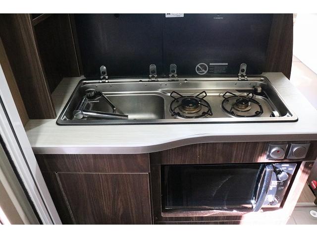 カムロード キャンピングカー キャブコン バンテック コルドリーブス 家庭用エアコン ポータブルバッテリー トリプルサブバッテリー FFヒーター 電子レンジ 冷蔵庫 マックスファン 温水ボイラー(24枚目)