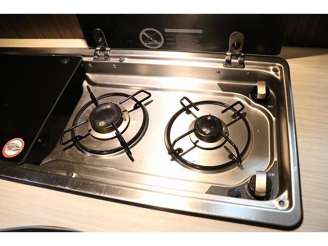 カムロード キャンピングカー キャブコン バンテック コルドリーブス 家庭用エアコン ポータブルバッテリー トリプルサブバッテリー FFヒーター 電子レンジ 冷蔵庫 マックスファン 温水ボイラー(26枚目)