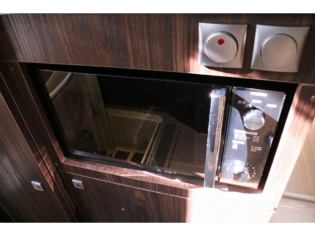 カムロード キャンピングカー キャブコン バンテック コルドリーブス 家庭用エアコン ポータブルバッテリー トリプルサブバッテリー FFヒーター 電子レンジ 冷蔵庫 マックスファン 温水ボイラー(28枚目)