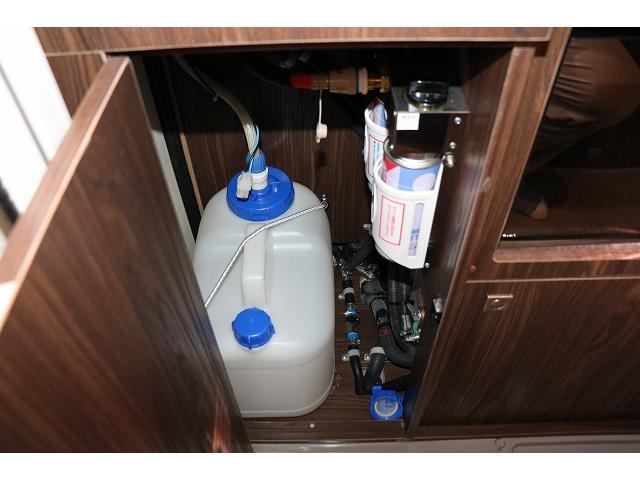 カムロード キャンピングカー キャブコン バンテック コルドリーブス 家庭用エアコン ポータブルバッテリー トリプルサブバッテリー FFヒーター 電子レンジ 冷蔵庫 マックスファン 温水ボイラー(30枚目)