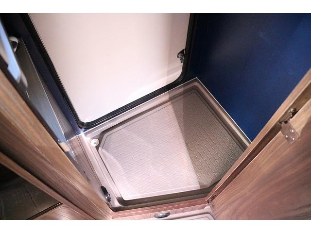 カムロード キャンピングカー キャブコン バンテック コルドリーブス 家庭用エアコン ポータブルバッテリー トリプルサブバッテリー FFヒーター 電子レンジ 冷蔵庫 マックスファン 温水ボイラー(34枚目)