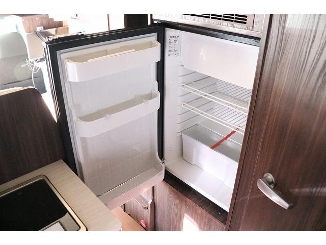 カムロード キャンピングカー キャブコン バンテック コルドリーブス 家庭用エアコン ポータブルバッテリー トリプルサブバッテリー FFヒーター 電子レンジ 冷蔵庫 マックスファン 温水ボイラー(35枚目)