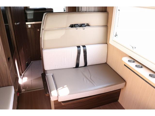 カムロード キャンピングカー キャブコン バンテック コルドリーブス 家庭用エアコン ポータブルバッテリー トリプルサブバッテリー FFヒーター 電子レンジ 冷蔵庫 マックスファン 温水ボイラー(36枚目)