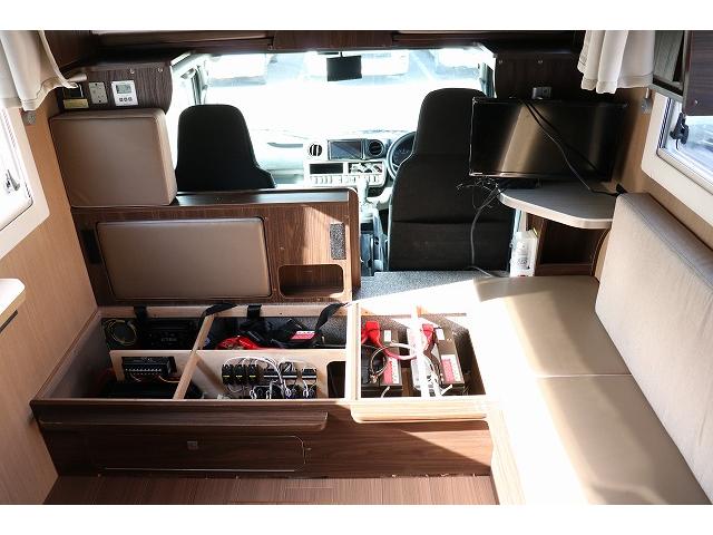 カムロード キャンピングカー キャブコン バンテック コルドリーブス 家庭用エアコン ポータブルバッテリー トリプルサブバッテリー FFヒーター 電子レンジ 冷蔵庫 マックスファン 温水ボイラー(39枚目)