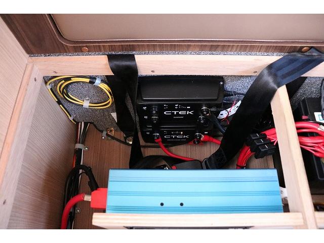 カムロード キャンピングカー キャブコン バンテック コルドリーブス 家庭用エアコン ポータブルバッテリー トリプルサブバッテリー FFヒーター 電子レンジ 冷蔵庫 マックスファン 温水ボイラー(41枚目)