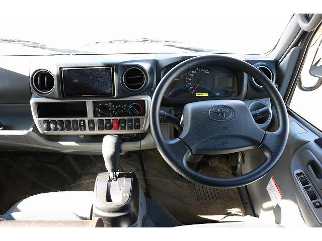 カムロード キャンピングカー キャブコン バンテック コルドリーブス 家庭用エアコン ポータブルバッテリー トリプルサブバッテリー FFヒーター 電子レンジ 冷蔵庫 マックスファン 温水ボイラー(62枚目)