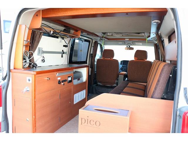 タウンエースバン 　キャンピングカー　バンコン　キャンピングカー広島　ピコ　４ＷＤ　ポップアップルーフ　シングルサブバッテリー　走行充電　外部充電　インバーター　ポータブル冷蔵庫　走行用リアヒーター（8枚目）