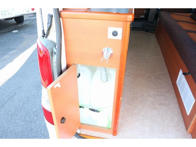 タウンエースバン 　キャンピングカー　バンコン　キャンピングカー広島　ピコ　４ＷＤ　ポップアップルーフ　シングルサブバッテリー　走行充電　外部充電　インバーター　ポータブル冷蔵庫　走行用リアヒーター（29枚目）