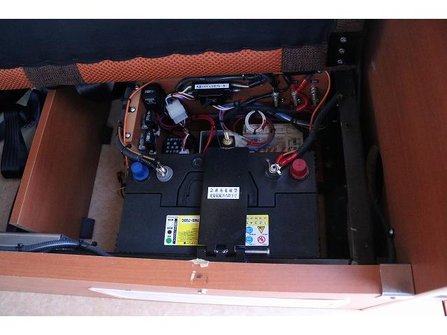 タウンエースバン 　キャンピングカー　バンコン　キャンピングカー広島　ピコ　４ＷＤ　ポップアップルーフ　シングルサブバッテリー　走行充電　外部充電　インバーター　ポータブル冷蔵庫　走行用リアヒーター（32枚目）