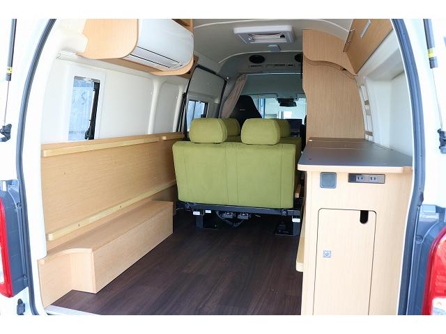 ハイエースバン 　キャンピングカー　バンコン　トイファクトリー　バレイアグランデ　家庭用エアコン　リチウムイオンバッテリー　マックスファン　ソーラーパネル　インバーター　冷蔵庫　ＦＦヒーター　電子レンジ　１９インチＴＶ（7枚目）