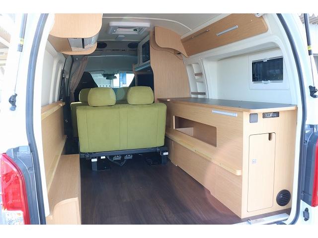 ハイエースバン 　キャンピングカー　バンコン　トイファクトリー　バレイアグランデ　家庭用エアコン　リチウムイオンバッテリー　マックスファン　ソーラーパネル　インバーター　冷蔵庫　ＦＦヒーター　電子レンジ　１９インチＴＶ（8枚目）
