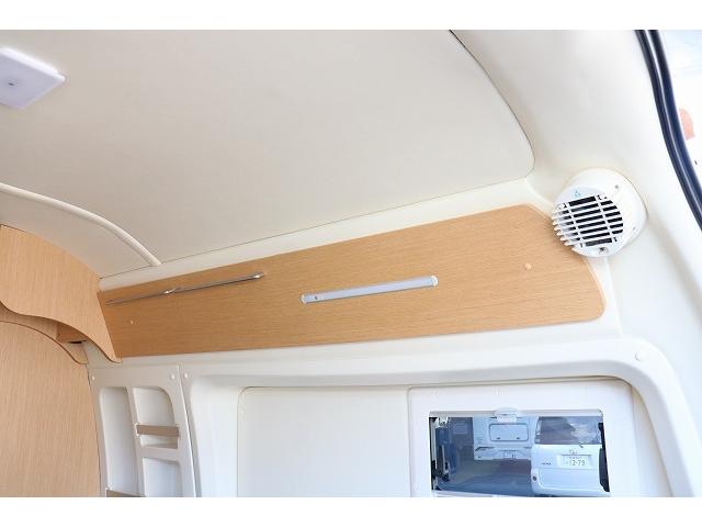 ハイエースバン 　キャンピングカー　バンコン　トイファクトリー　バレイアグランデ　家庭用エアコン　リチウムイオンバッテリー　マックスファン　ソーラーパネル　インバーター　冷蔵庫　ＦＦヒーター　電子レンジ　１９インチＴＶ（10枚目）