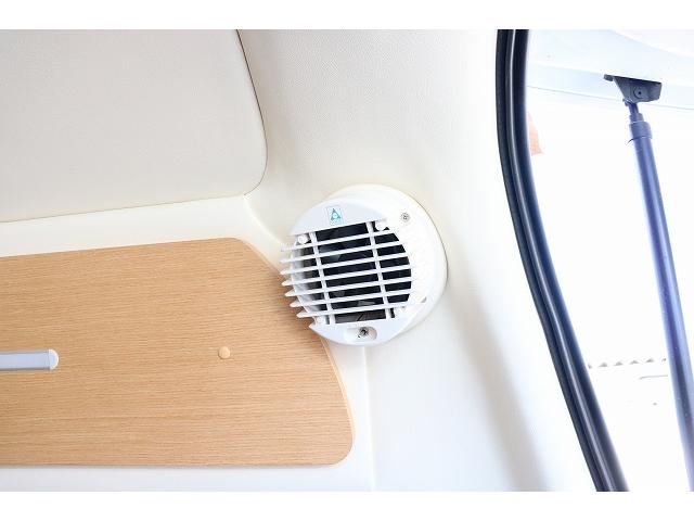 ハイエースバン 　キャンピングカー　バンコン　トイファクトリー　バレイアグランデ　家庭用エアコン　リチウムイオンバッテリー　マックスファン　ソーラーパネル　インバーター　冷蔵庫　ＦＦヒーター　電子レンジ　１９インチＴＶ（11枚目）