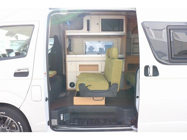 ハイエースバン 　キャンピングカー　バンコン　トイファクトリー　バレイアグランデ　家庭用エアコン　リチウムイオンバッテリー　マックスファン　ソーラーパネル　インバーター　冷蔵庫　ＦＦヒーター　電子レンジ　１９インチＴＶ（15枚目）