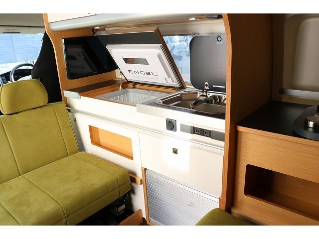 ハイエースバン 　キャンピングカー　バンコン　トイファクトリー　バレイアグランデ　家庭用エアコン　リチウムイオンバッテリー　マックスファン　ソーラーパネル　インバーター　冷蔵庫　ＦＦヒーター　電子レンジ　１９インチＴＶ（25枚目）