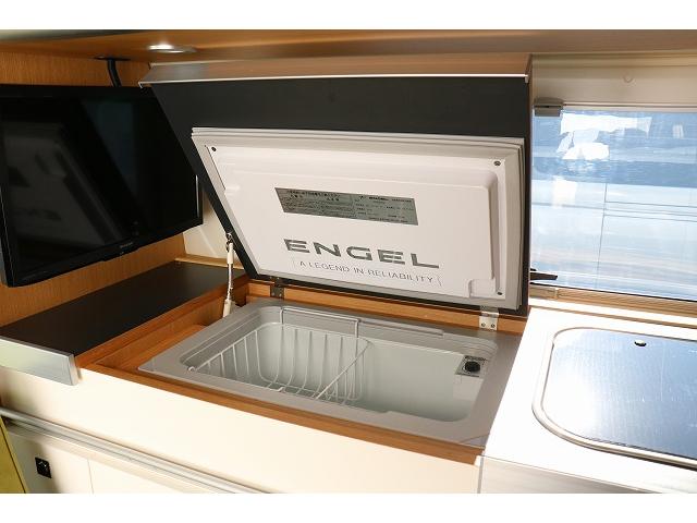 ハイエースバン 　キャンピングカー　バンコン　トイファクトリー　バレイアグランデ　家庭用エアコン　リチウムイオンバッテリー　マックスファン　ソーラーパネル　インバーター　冷蔵庫　ＦＦヒーター　電子レンジ　１９インチＴＶ（27枚目）