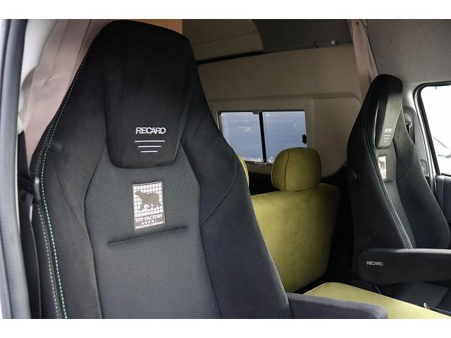 ハイエースバン 　キャンピングカー　バンコン　トイファクトリー　バレイアグランデ　家庭用エアコン　リチウムイオンバッテリー　マックスファン　ソーラーパネル　インバーター　冷蔵庫　ＦＦヒーター　電子レンジ　１９インチＴＶ（56枚目）