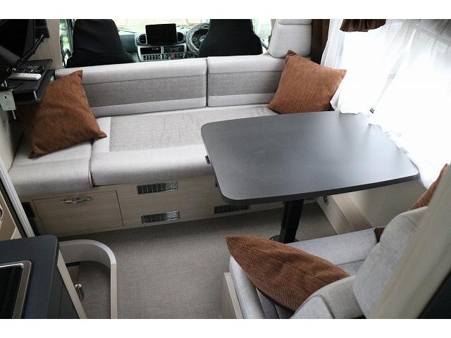 カムロード 　キャンピングカー　キャブコン　アネックス　リバティ５２ＤＢ　ディーゼル　４ＷＤ　家庭用エアコン　床暖房　温水ボイラー　サイドオーニング　カセットトイレ　冷蔵庫　マックスファン（9枚目）