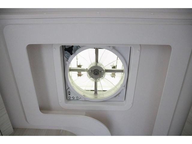 カムロード 　キャンピングカー　キャブコン　アネックス　リバティ５２ＤＢ　ディーゼル　４ＷＤ　家庭用エアコン　床暖房　温水ボイラー　サイドオーニング　カセットトイレ　冷蔵庫　マックスファン（17枚目）