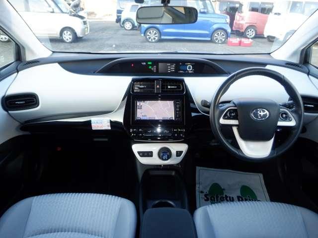 プリウス Ｓ　純正ナビ　ワンセグＴＶ　Ｂｌｕｅｔｏｏｔｈ　Ｂモニター　ドライブレコーダー　ＬＥＤヘッドライト　オートライト　フロントフォグランプ　社外１５インチアルミホイール　保証付き（9枚目）