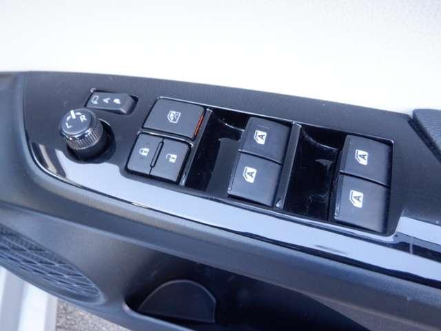 プリウス Ｓ　純正ナビ　ワンセグＴＶ　Ｂｌｕｅｔｏｏｔｈ　Ｂモニター　ドライブレコーダー　ＬＥＤヘッドライト　オートライト　フロントフォグランプ　社外１５インチアルミホイール　保証付き（22枚目）