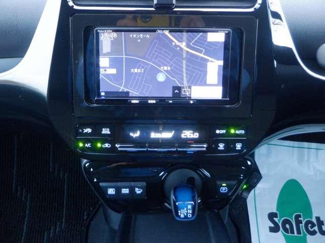 プリウス Ｓ　４ＷＤ　グレーメタリック　衝突被害軽減ブレーキ　アダプティブクルーズコントロール　社外ナビ　Ｂｌｕｅｔｏｏｔｈ　ＤＶＤ再生　Ｂモニター　ドライブレコーダー　ＥＴＣ　純正１５インチＡＷ　保証付き（17枚目）