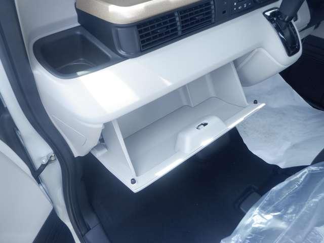 Ｎ－ＢＯＸ ベースグレード　届出済未使用車　ホンダセンシング　７インチＴＦＴ液晶メーター　アダプティブクルーズ　近距離衝突軽減ブレーキ　誤発進抑制機能　レーンアシスト　ヒルスタートアシスト　充電用端子ＴｙｐｅＣ　Ｂモニター（32枚目）