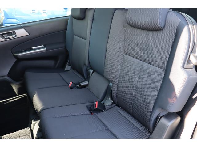 エクシーガ ２．０ｉ－Ｓ　車検整備付　１年保証付　走行距離無制限　ＡＢＳ　クルーズコントロール　スマートキー　Ｐスタート　盗難防止システム　ＥＴＣ　ＨＩＤヘッドライト　オートライト　電格ミラー　３列シート　ナビ　ＴＶ　Ｂカメラ（13枚目）