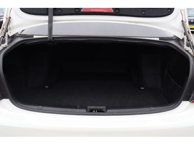 クラウン ロイヤルサルーン　車検整備付　１ヶ月ｏｒ１０００ｋｍ保証付　ＥＴＣ　スマートキー　Ｐスタート　クルーズコントロール　ＨＩＤヘッドライト　電格ミラー　ナビ　ＴＶ　Ｂカメラ　パワーシート　ＣＤ　ＤＶＤ再生　盗難防止システム（13枚目）