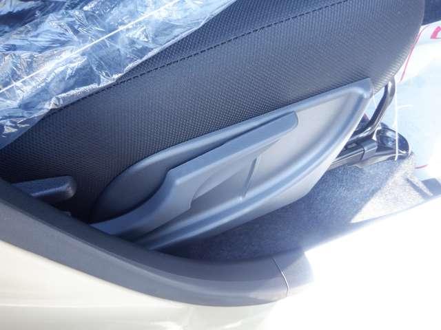 タフト Ｘ　届出済未使用車　スマートアシスト　ステレオカメラ　クリアランスソナー　レーンアシスト　スカイフィールトップ　フルＬＥＤヘッドライト　オートマチックハイビーム　電動パーキングブレーキ　Ｂカメラ（9枚目）