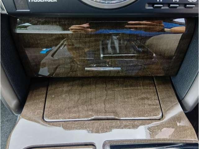 マークＸ ２５０Ｇ　Ｆパッケージ　１３０系中期型　Ｖ型６気筒エンジン　６ＡＴ　バイキセノン式ディスチャージヘッドランプ　リアコンビネーションランプ　純正オーディオ　ＥＴＣ　キーレスエントリー　サイドエアバッグ　レギュラーガソリン仕様（17枚目）