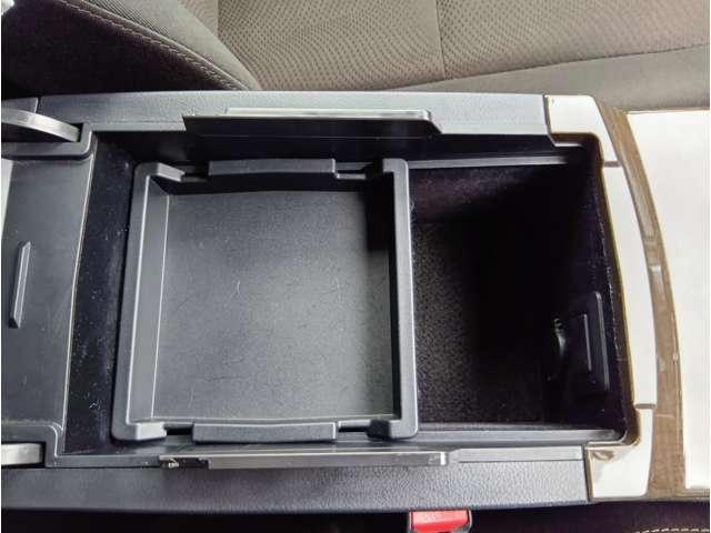マークＸ ２５０Ｇ　Ｆパッケージ　１３０系中期型　Ｖ型６気筒エンジン　６ＡＴ　バイキセノン式ディスチャージヘッドランプ　リアコンビネーションランプ　純正オーディオ　ＥＴＣ　キーレスエントリー　サイドエアバッグ　レギュラーガソリン仕様（26枚目）