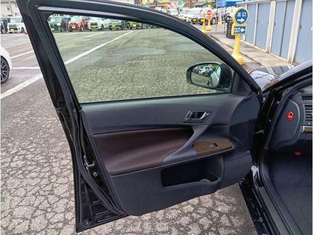 マークＸ ２５０Ｇ　Ｆパッケージ　１３０系中期型　Ｖ型６気筒エンジン　６ＡＴ　バイキセノン式ディスチャージヘッドランプ　リアコンビネーションランプ　純正オーディオ　ＥＴＣ　キーレスエントリー　サイドエアバッグ　レギュラーガソリン仕様（37枚目）