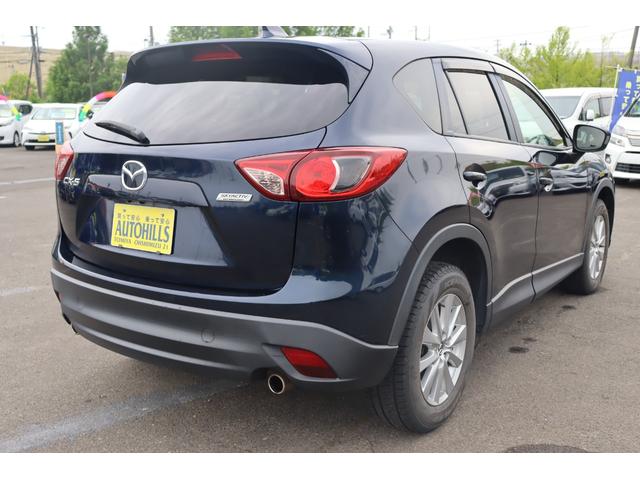 ＣＸ－５ ＸＤ　車検整備付　１年保証　走行距離無制限　４ＷＤ　スマートキー　プッシュスタート　ＥＴＣ　ＨＩＤライト　ディーゼル車　社外ナビ　ワンセグＴＶ　Ｂｌｕｅｔｏｏｔｈオーディオ　バックカメラ　純正１７アルミ（6枚目）