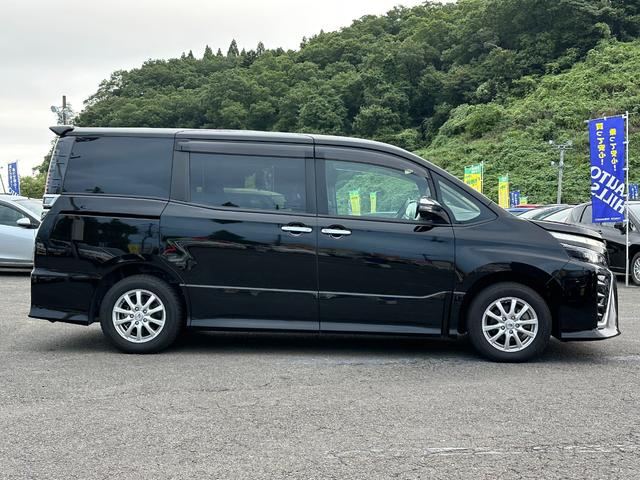 ヴォクシー ハイブリッドＺＳ　煌ＩＩ　１０型フルセグナビ　バックカメラ　フリップダウンモニター　トヨタセーフティセンス　ドライブレコーダー　ＬＥＤヘッドライト　両側電動スライドドア（25枚目）