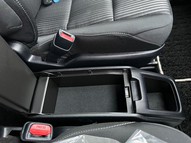 ヴォクシー ハイブリッドＺＳ　煌ＩＩ　１０型フルセグナビ　バックカメラ　フリップダウンモニター　トヨタセーフティセンス　ドライブレコーダー　ＬＥＤヘッドライト　両側電動スライドドア（40枚目）