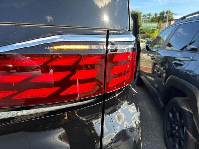 アルファード Ｚ　１４インチディスプレイオーディオ　フルセグ　左右独立ムーンルーフ　ＥＴＣ２．０　デジタルインナーミラー　全方位モニター　レーダークルーズ　パワーバックドア　三眼ＬＥＤヘッドライト　ユニバーサルステップ（60枚目）