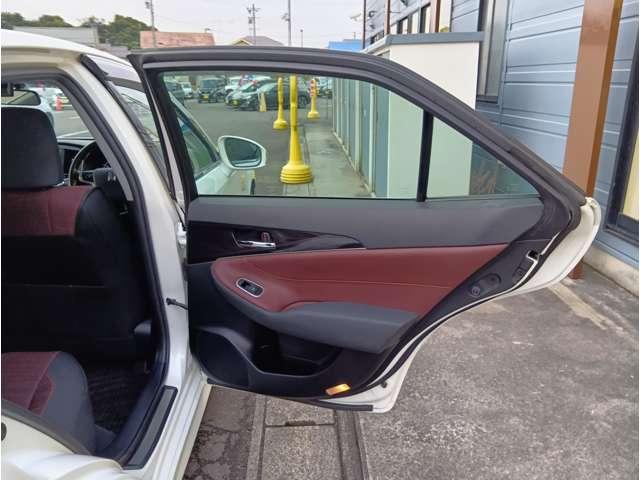 クラウン アスリートＳ　プリクラッシュセーフティ　レーダークルーズ　クリアランスソナー　純正ＨＤＤナビ　フルセグ　Ｂｌｕｅｔｏｏｔｈ　Ｂカメラ　ＥＴＣ　前席パワーシート　ＨＩＤヘッドライト＆フォグランプ　純正１７インチアルミ（46枚目）