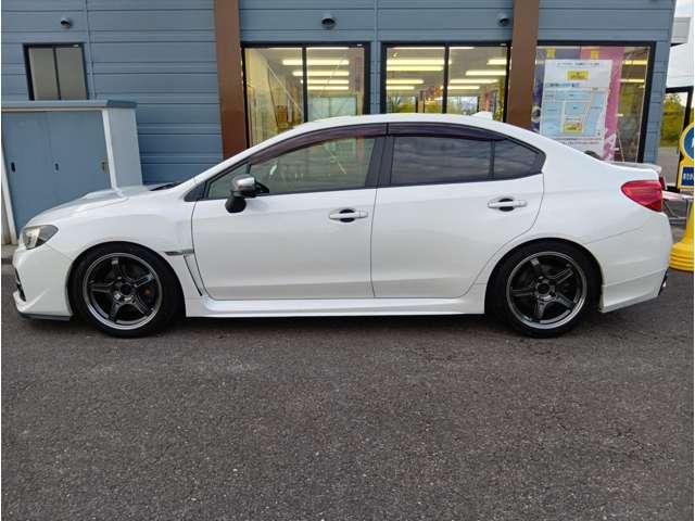 ＷＲＸ Ｓ４ ２．０ＧＴ－Ｓアイサイト　ＳＳＲ　ＦＦＴ－Ｒ１８インチアルミ　ＥＺＬＩＰ　車高調　ＬＥＤアクセサリーライナー　フルエアロ　パドルシフト　アダプティブクルーズ　ハーフレザー　パワーシート　純正ナビ　ＨＤＭＩ　Ｂモニター　ＥＴＣ（9枚目）