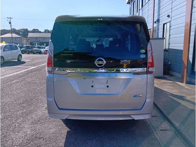 セレナ Ｇ　４ＷＤ　エマージェンシーブレーキ　純正９型ナビ　フルセグ　Ｂｌｕｅｔｏｏｔｈ　Ｂｌｕ－ｒａｙ再生　純正後席モニター　Ｂカメラ　ＥＴＣ　全席ＵＳＢ　ＬＥＤヘッドライト　クルコン　純正１５インチＡＷ（13枚目）