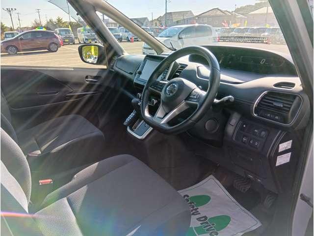 セレナ Ｇ　４ＷＤ　エマージェンシーブレーキ　純正９型ナビ　フルセグ　Ｂｌｕｅｔｏｏｔｈ　Ｂｌｕ－ｒａｙ再生　純正後席モニター　Ｂカメラ　ＥＴＣ　全席ＵＳＢ　ＬＥＤヘッドライト　クルコン　純正１５インチＡＷ（14枚目）