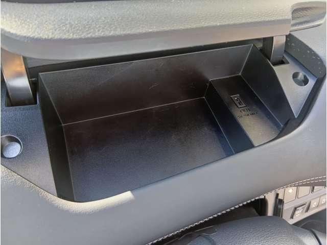 セレナ Ｇ　４ＷＤ　エマージェンシーブレーキ　純正９型ナビ　フルセグ　Ｂｌｕｅｔｏｏｔｈ　Ｂｌｕ－ｒａｙ再生　純正後席モニター　Ｂカメラ　ＥＴＣ　全席ＵＳＢ　ＬＥＤヘッドライト　クルコン　純正１５インチＡＷ（27枚目）